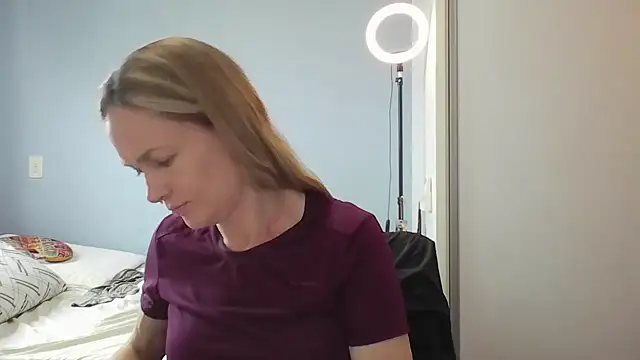 Snapshot of Annylove1 chatting on February 5, 2026, 10:53 am Annylove1 online show from February 5, 2026, 10:53 am