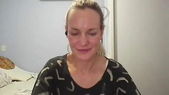 Snapshot of Annylove1 chatting on February 6, 2026, 12:26 am Annylove1 online show from February 6, 2026, 12:26 am