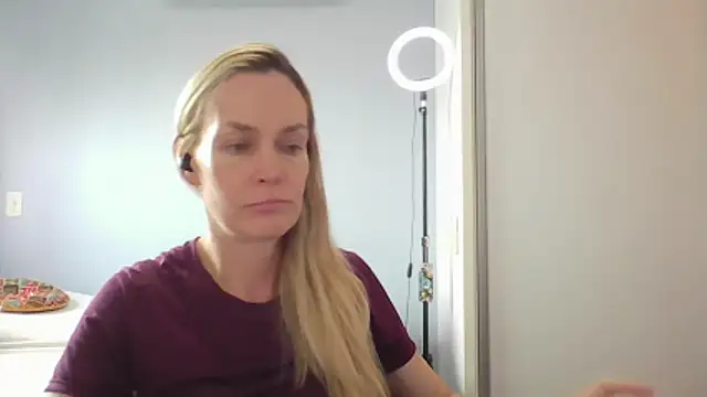 Snapshot of Annylove1 chatting on February 6, 2026, 12:30 pm Annylove1 online show from February 6, 2026, 12:30 pm