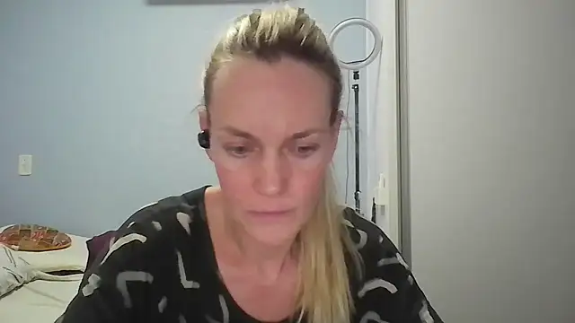 Snapshot of Annylove1 chatting on February 7, 2026, 12:36 am Annylove1 online show from February 7, 2026, 12:36 am