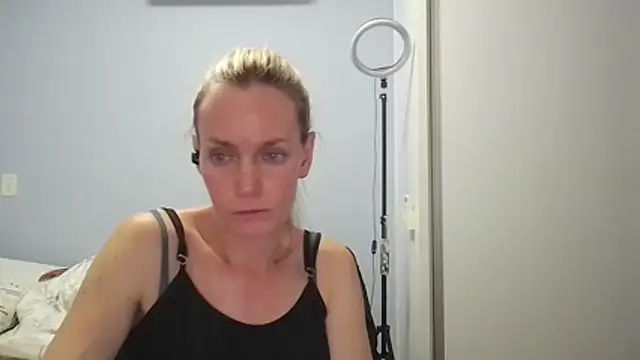 Snapshot of Annylove1 chatting on February 15, 2026, 1:13 am Annylove1 online show from February 15, 2026, 1:13 am