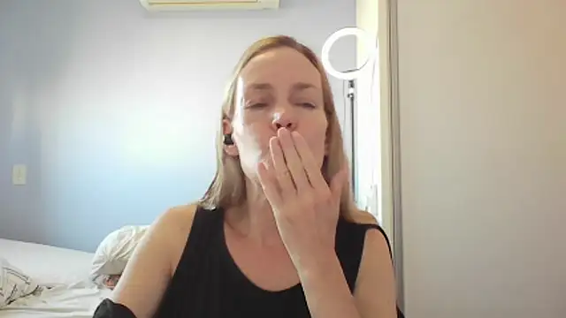 Snapshot of Annylove1 chatting on February 17, 2026, 10:45 am Annylove1 online show from February 17, 2026, 10:45 am