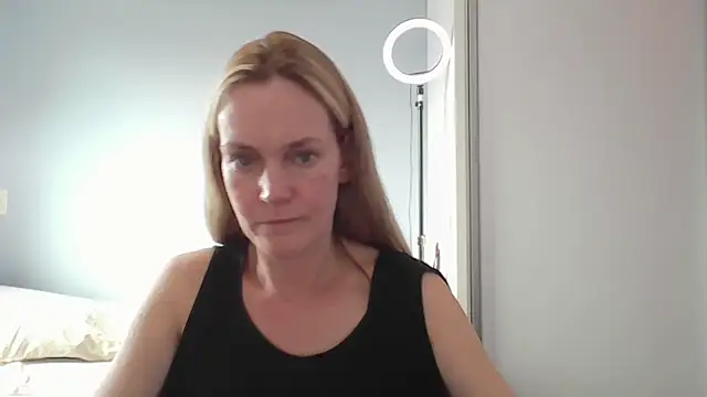 Snapshot of Annylove1 chatting on February 18, 2026, 6:48 pm Annylove1 online show from February 18, 2026, 6:48 pm