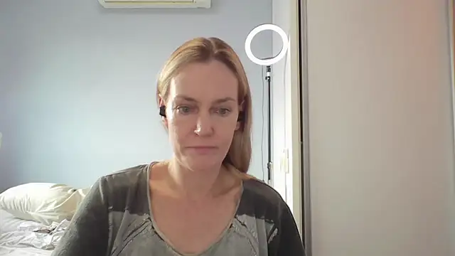 Snapshot of Annylove1 chatting on February 19, 2026, 10:44 am Annylove1 online show from February 19, 2026, 10:44 am