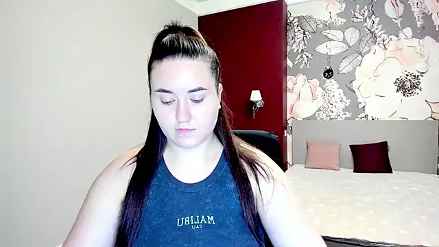 Roxie Bradley online show from February 18, 2026, 6:42 am