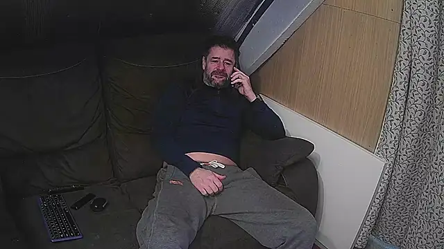 Snapshot of rob2810 chatting on February 27, 2025, 9:04 pm rob2810 online show from February 27, 2025, 9:04 pm