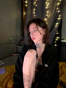 Snapshot of Bastet chatting on December 5, 2025, 6:48 pm Bastet online show from December 5, 2025, 6:48 pm