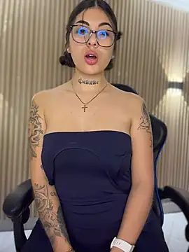 Sarasanders 4 online show from February 18, 2026, 3:46 am