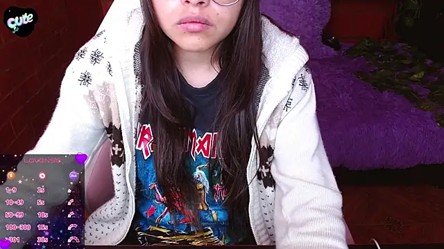 Snapshot of MidoriQuiinn chatting on November 11, 2025, 3:12 pm MidoriQuiinn online show from November 11, 2025, 3:12 pm