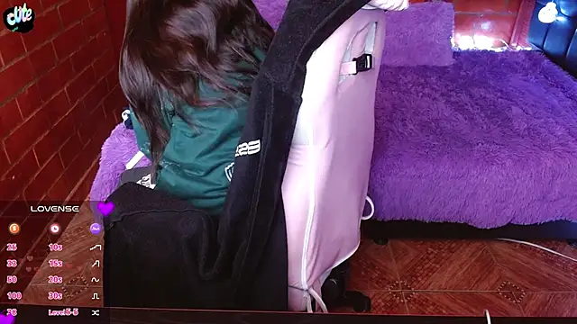 Snapshot of MidoriQuiinn chatting on February 19, 2026, 2:13 pm MidoriQuiinn online show from February 19, 2026, 2:13 pm