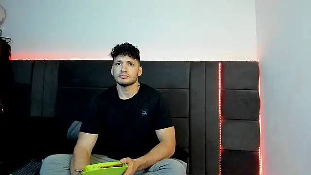 alejandro  2 online show from January 31, 2026, 7:11 pm