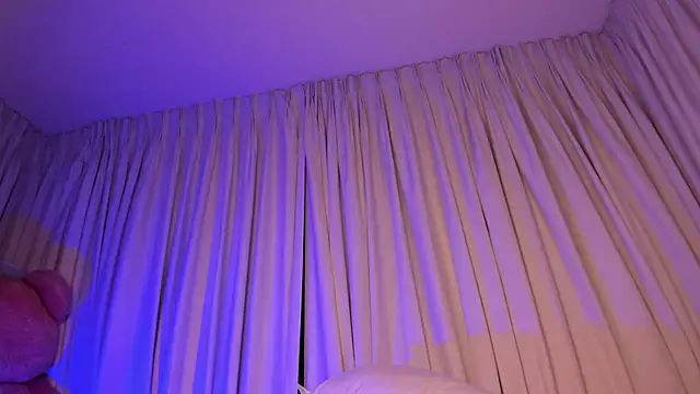 soyccherry  online show from February 18, 2025, 4:04 am