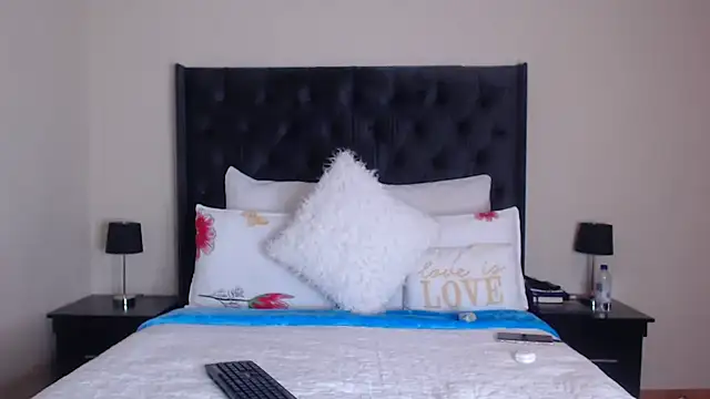 Sexynaughty Gal online show from December 5, 2025, 6:59 pm