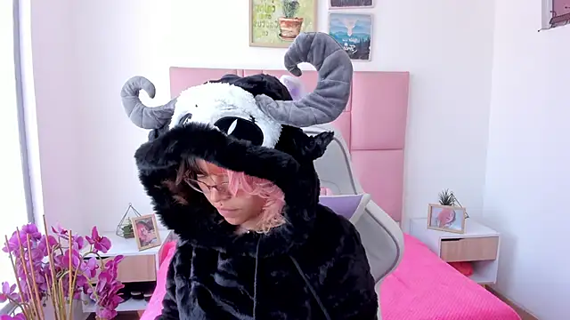 Snapshot of katalina_garcia chatting on February 10, 2026, 3:38 pm katalina garcia online show from February 10, 2026, 3:38 pm