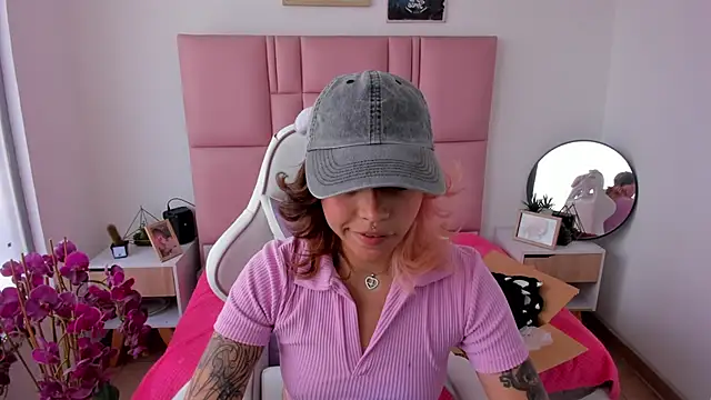 Snapshot of katalina_garcia chatting on February 14, 2026, 2:47 pm katalina garcia online show from February 14, 2026, 2:47 pm