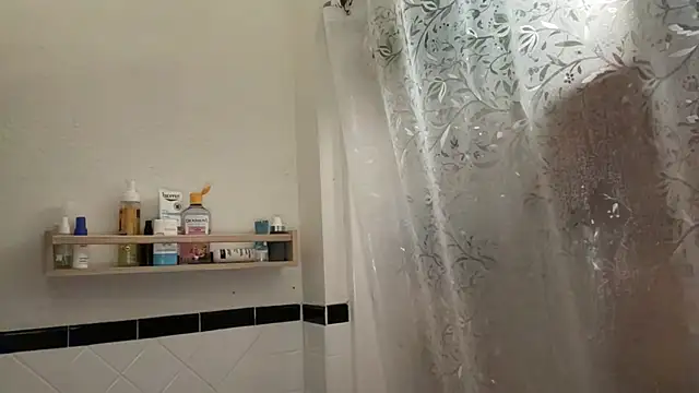 Snapshot of dreamyriri chatting on February 18, 2026, 9:44 pm dreamyriri online show from February 18, 2026, 9:44 pm