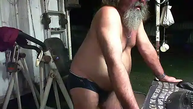 herbie010666 online show from January 20, 2025, 11:24 am