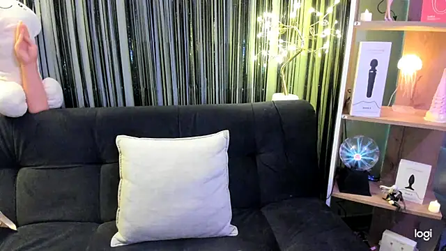 lilly sweett online show from February 23, 2026, 11:02 pm