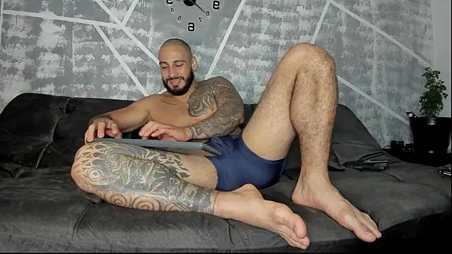 Snapshot of leonidas_18k chatting on February 10, 2026, 3:05 pm leonidas 18k online show from February 10, 2026, 3:05 pm