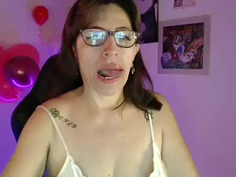 Snapshot of Chayla_Ruiz chatting on February 14, 2025, 1:08 pm Chayla Ruiz online show from February 14, 2025, 1:08 pm