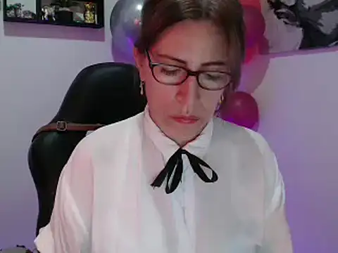 Snapshot of Chayla_Ruiz chatting on March 4, 2025, 9:43 pm Chayla Ruiz online show from March 4, 2025, 9:43 pm