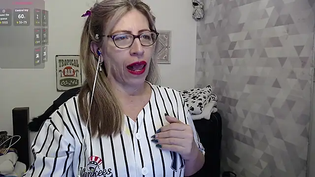 Snapshot of Chayla_Ruiz chatting on September 19, 2025, 7:36 pm Chayla Ruiz online show from September 19, 2025, 7:36 pm