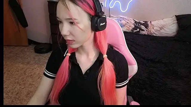 Snapshot of Maya_Viola chatting on February 10, 2026, 5:55 am Maya Viola online show from February 10, 2026, 5:55 am