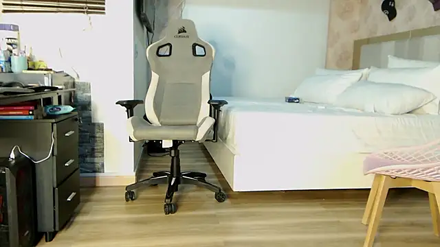 stefializon online show from September 21, 2025, 2:57 am