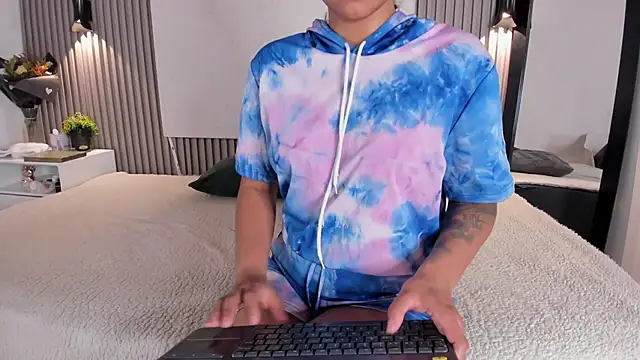 Snapshot of Zafiiraa chatting on December 22, 2025, 12:35 pm Zafiiraa online show from December 22, 2025, 12:35 pm