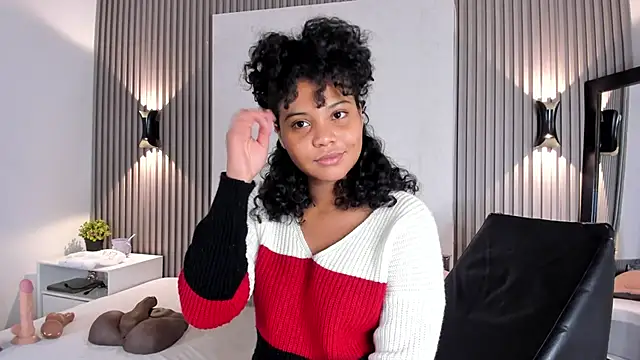 Snapshot of Zafiiraa chatting on January 12, 2026, 12:32 pm Zafiiraa online show from January 12, 2026, 12:32 pm