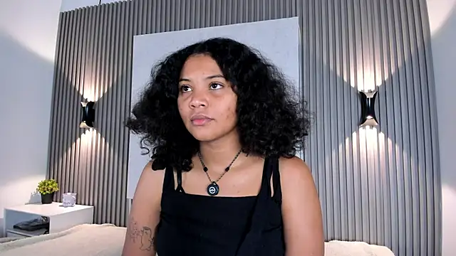 Snapshot of Zafiiraa chatting on February 4, 2026, 12:22 pm Zafiiraa online show from February 4, 2026, 12:22 pm