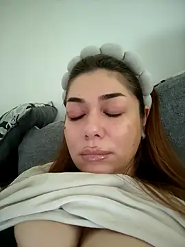 Snapshot of Ella_sweety chatting on February 3, 2026, 10:42 am Ella sweety online show from February 3, 2026, 10:42 am