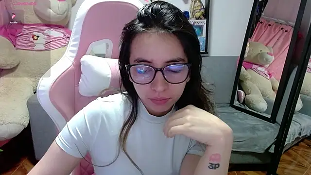 Maggie Fox3 online show from March 2, 2026, 2:47 am