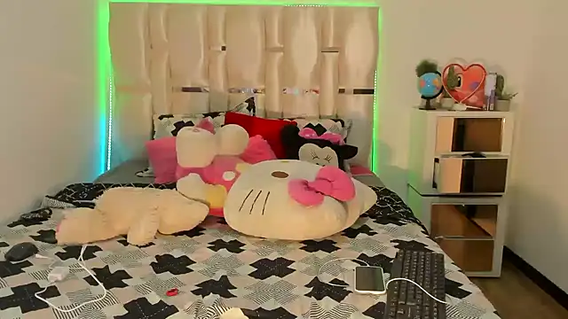 viioolleettaa online show from December 13, 2024, 9:30 pm