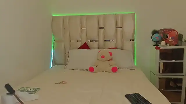 viioolleettaa online show from December 22, 2024, 6:17 am