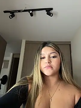 lunablossom  online show from February 22, 2026, 10:52 pm