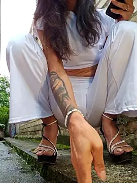 Snapshot of Yuky_ta chatting on January 12, 2026, 2:22 pm Yuky ta online show from January 12, 2026, 2:22 pm