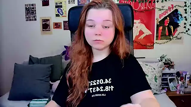 Snapshot of StellaMilla chatting on March 22, 2025, 12:39 am StellaMilla online show from March 22, 2025, 12:39 am