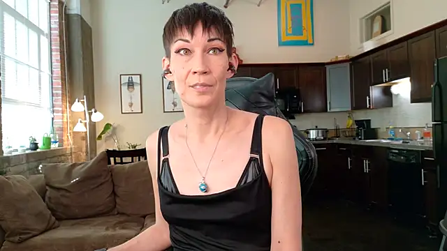 Snapshot of EveEnigma chatting on January 10, 2026, 8:21 pm EveEnigma online show from January 10, 2026, 8:21 pm