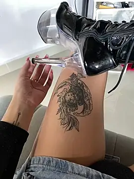 Snapshot of tastymeli chatting on December 9, 2024, 8:23 pm tastymeli online show from December 9, 2024, 8:23 pm