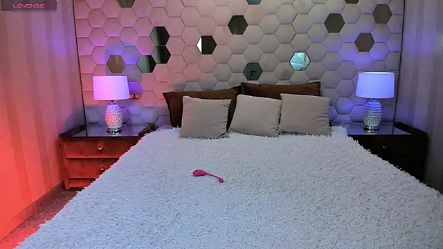 Snapshot of XLindaMilfX chatting on February 20, 2026, 8:09 pm XLindaMilfX online show from February 20, 2026, 8:09 pm