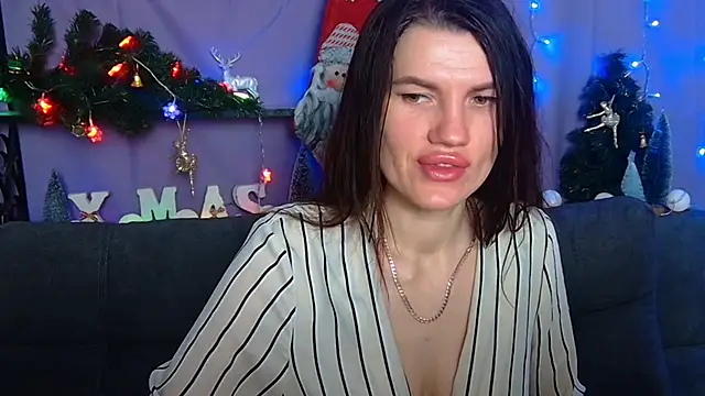 Snapshot of MilaLoona chatting on December 11, 2024, 7:20 am MilaLoona online show from December 11, 2024, 7:20 am