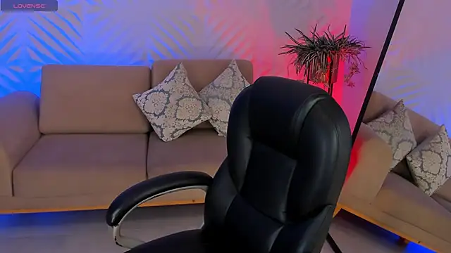 RoseFerrera online show from September 19, 2025, 8:09 pm