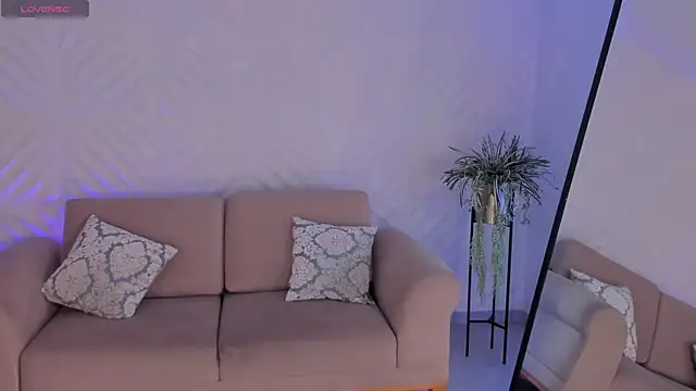 RoseFerrera online show from November 4, 2025, 8:08 pm