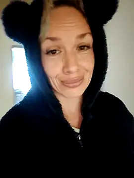 Snapshot of sexymarilyncolombia chatting on February 15, 2025, 3:50 pm sexymarilyncolombia online show from February 15, 2025, 3:50 pm