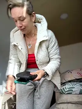 Snapshot of sexymarilyncolombia chatting on February 10, 2026, 1:37 pm sexymarilyncolombia online show from February 10, 2026, 1:37 pm