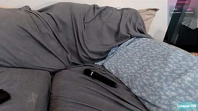 EmoDream1998 online show from February 8, 2026, 12:58 am