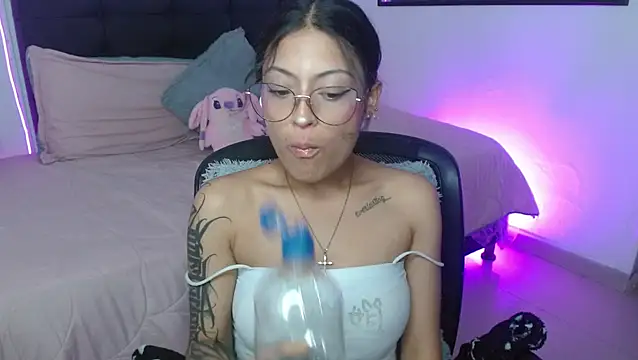 Snapshot of vaness_weet chatting on February 12, 2026, 9:32 pm vaness weet online show from February 12, 2026, 9:32 pm