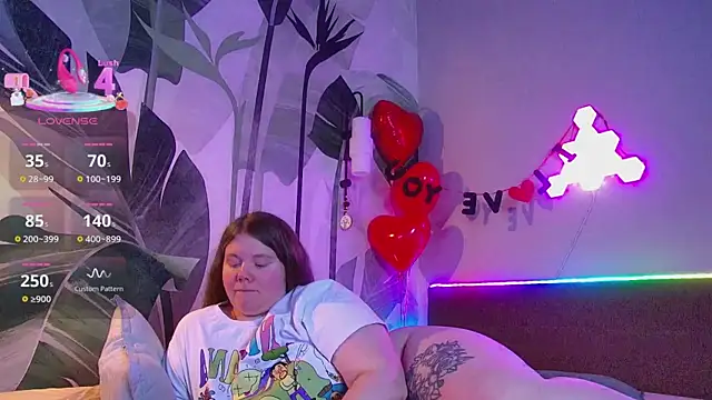 Snapshot of RubyValen chatting on February 17, 2026, 1:35 am RubyValen online show from February 17, 2026, 1:35 am