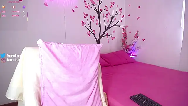 Snapshot of Karolina_1 chatting on October 1, 2025, 2:01 pm Karolina 1 online show from October 1, 2025, 2:01 pm